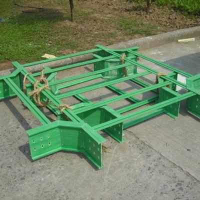 河北鼎天廠家供應玻璃鋼橋架 電纜橋架復合環(huán)氧樹脂橋架型號多種歡迎來電咨詢
