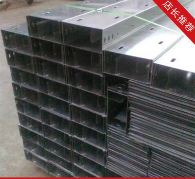 電纜橋架選購指南 不銹鋼托盤式電纜橋架的規(guī)格與優(yōu)勢(shì)